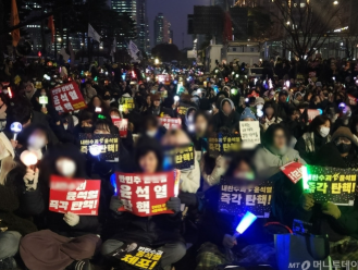 윤석열 탄핵소추안 가결