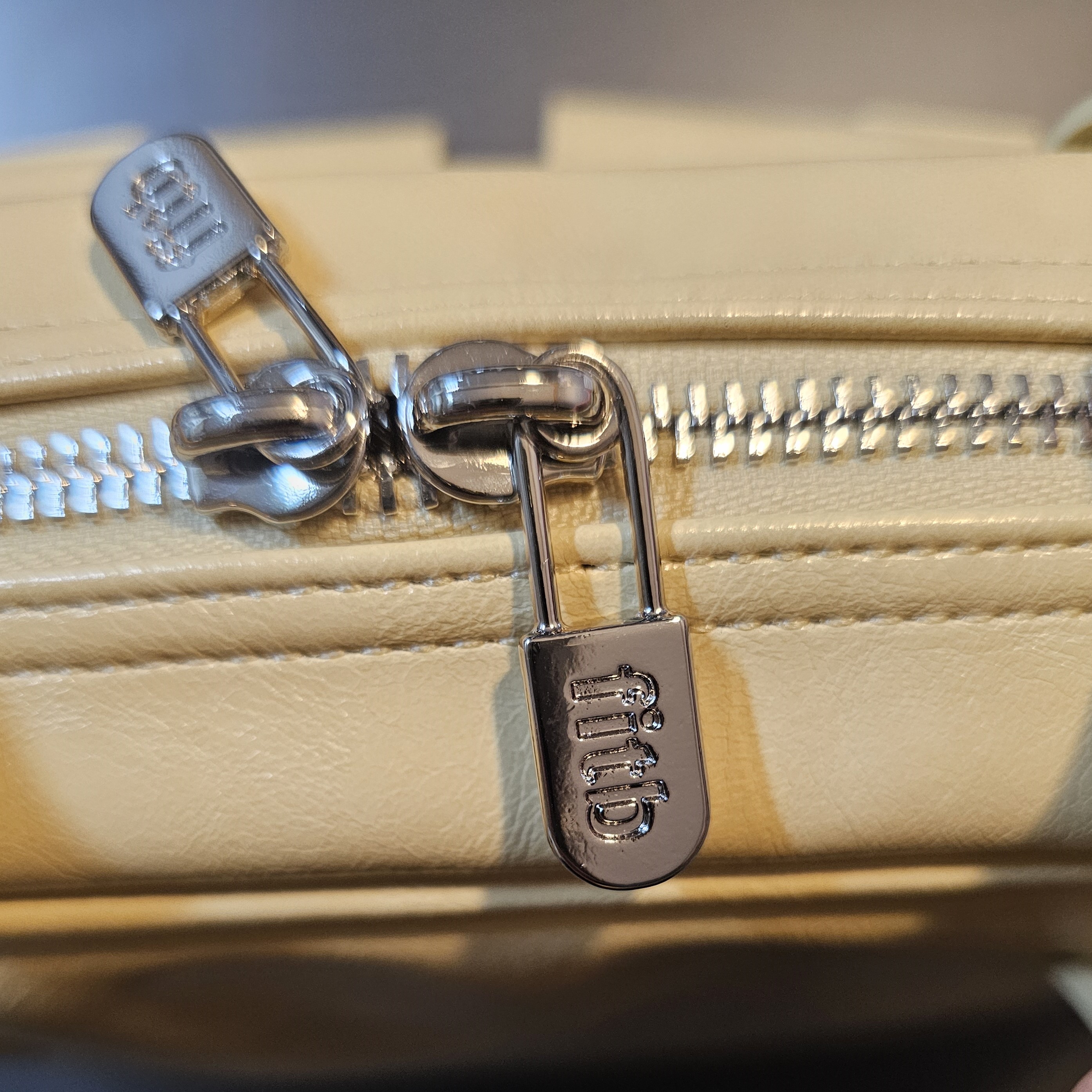 필인더블랭크 PK 미들 숄더백