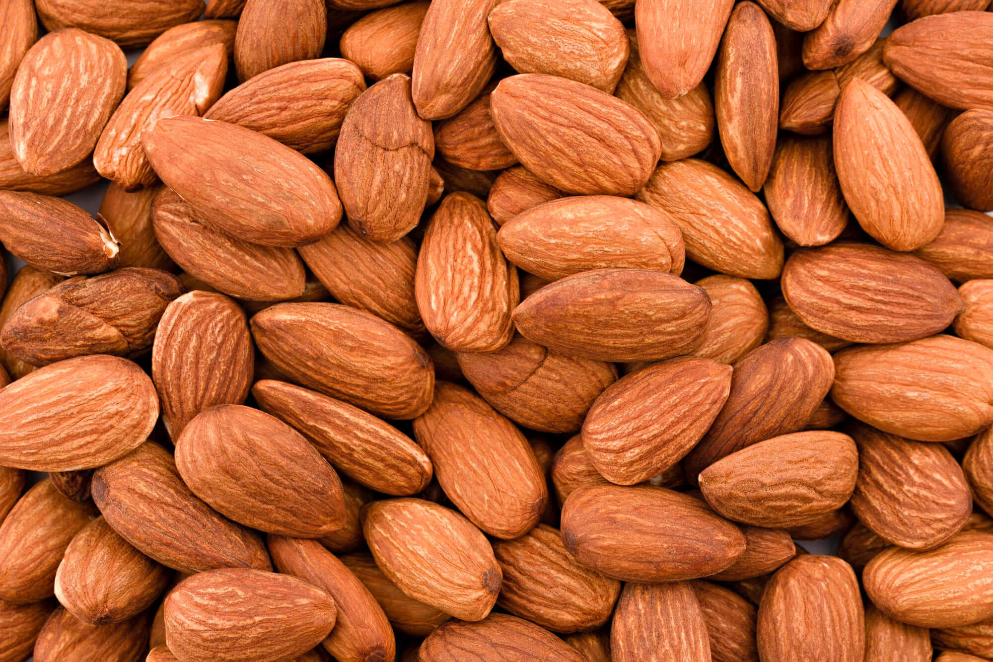 겹겹이 쌓인 볶은 아몬드 클로즈업&amp;#44; 건강한 견과류