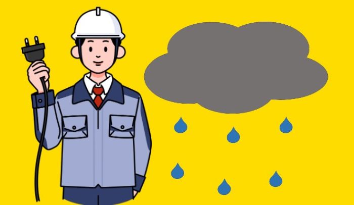 노란 배경 앞에서 헬멧을 쓴 작업자가 전기 플러그를 들고 있는 일러스트 이미지. 장마철 감전사고 예방과 전기 안전을 강조하는 그림.