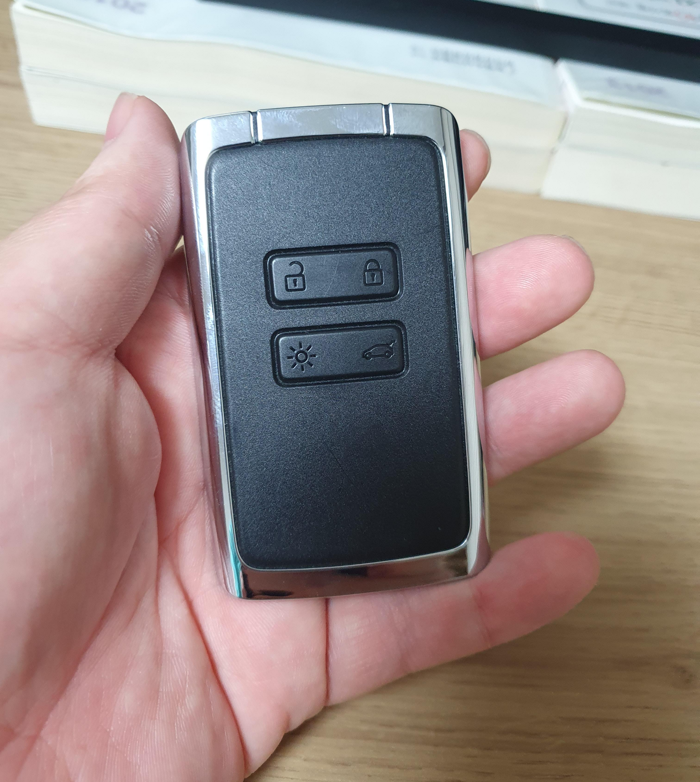 SM6 스마트키 앞면 사진