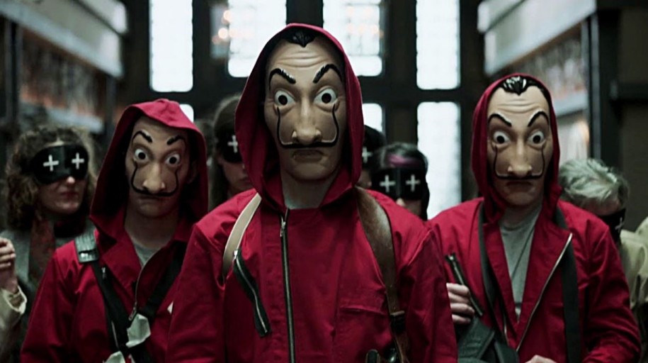 가면을 쓴 강도의 모습