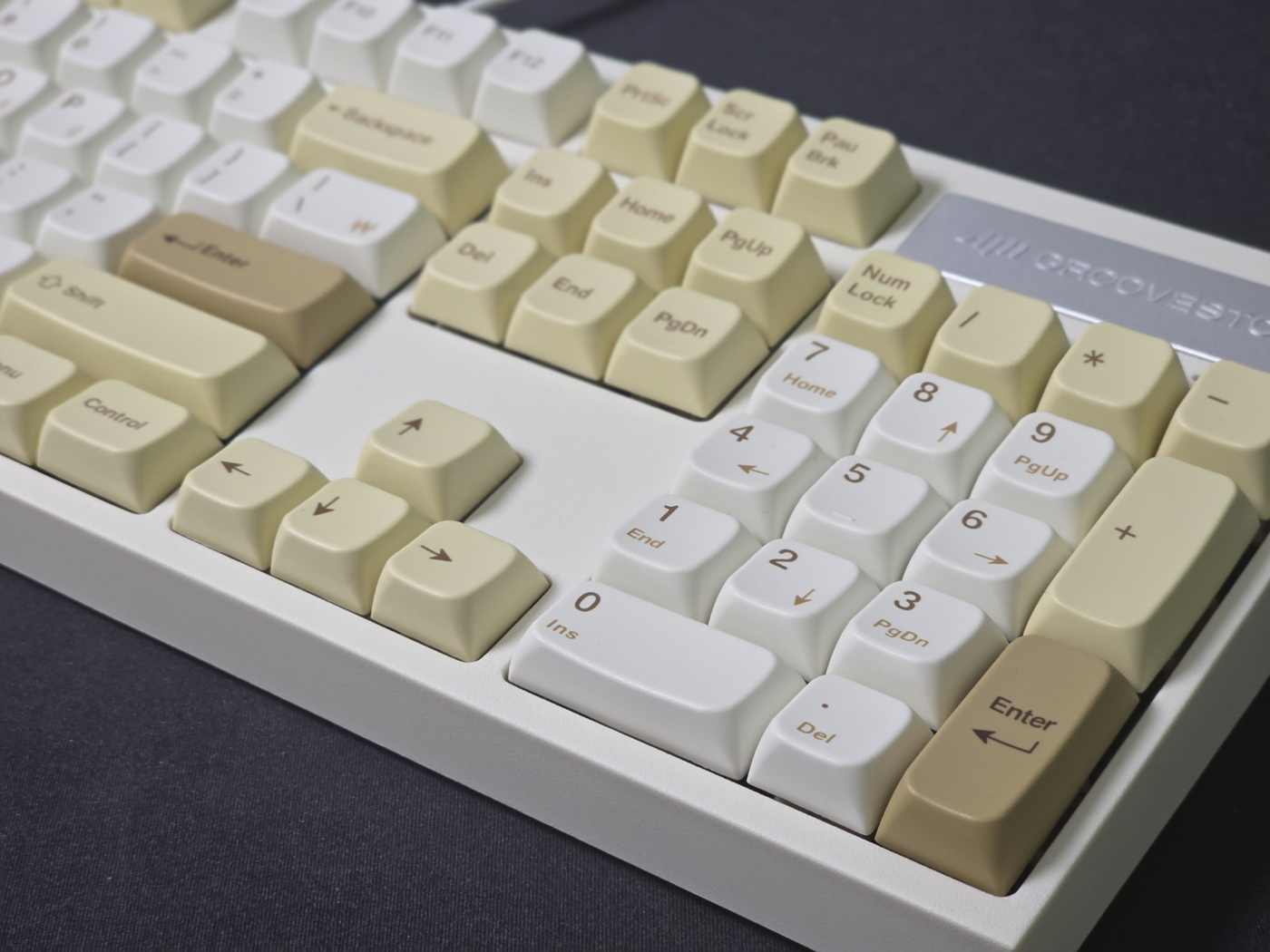 그루브스톤 gv10 인절미 저소음 코랄축 38g 처음 써보는 기계식 키보드