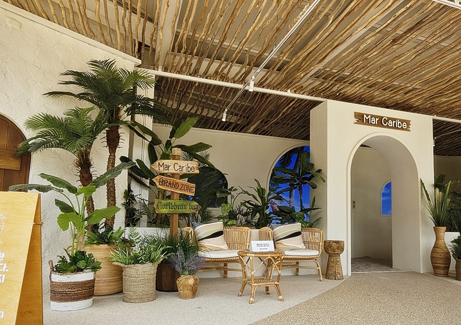 라탄가구가있는 포토존