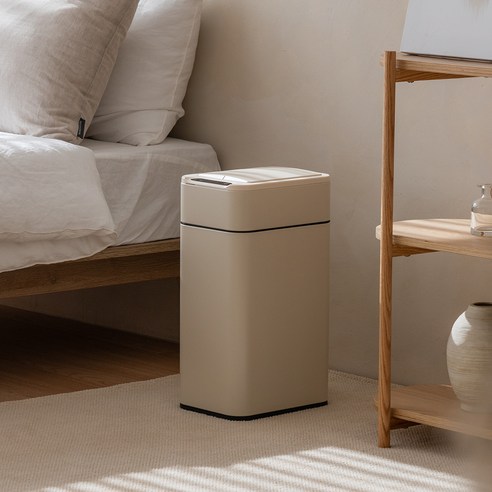 자연광이 들어오는 주방에서 센서로 편리하게 사용