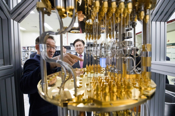 양자컴퓨터 관련주,미국 양자컴퓨터 ETF,양자컴퓨터 대장주,아이온큐 주가 전망,한국 양자기술 투자,QTUM ETF 구성