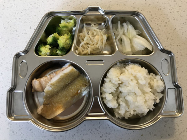 유아식판식 - 생선구이, 브로콜리, 콩나물, 백김치