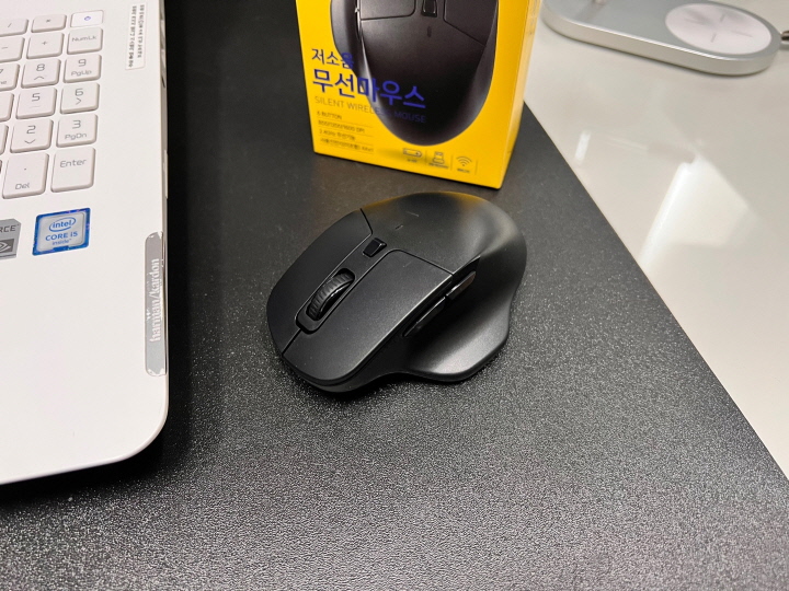 노브랜드 저소음 무선 마우스 우측면