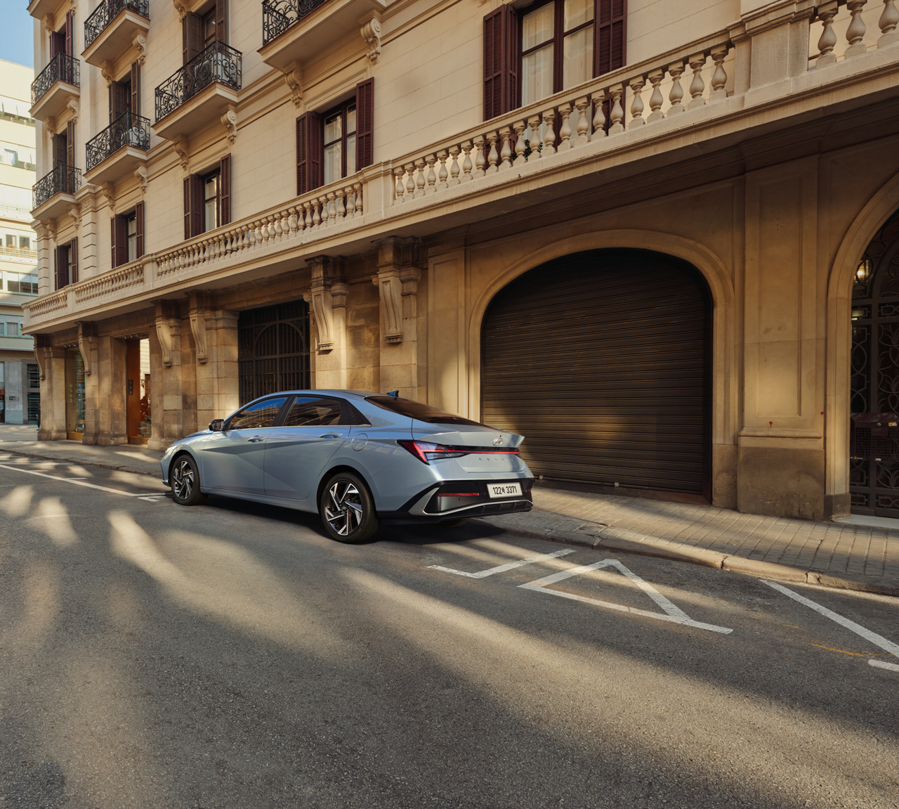 2023년형 현대 아반떼 후측면 사진