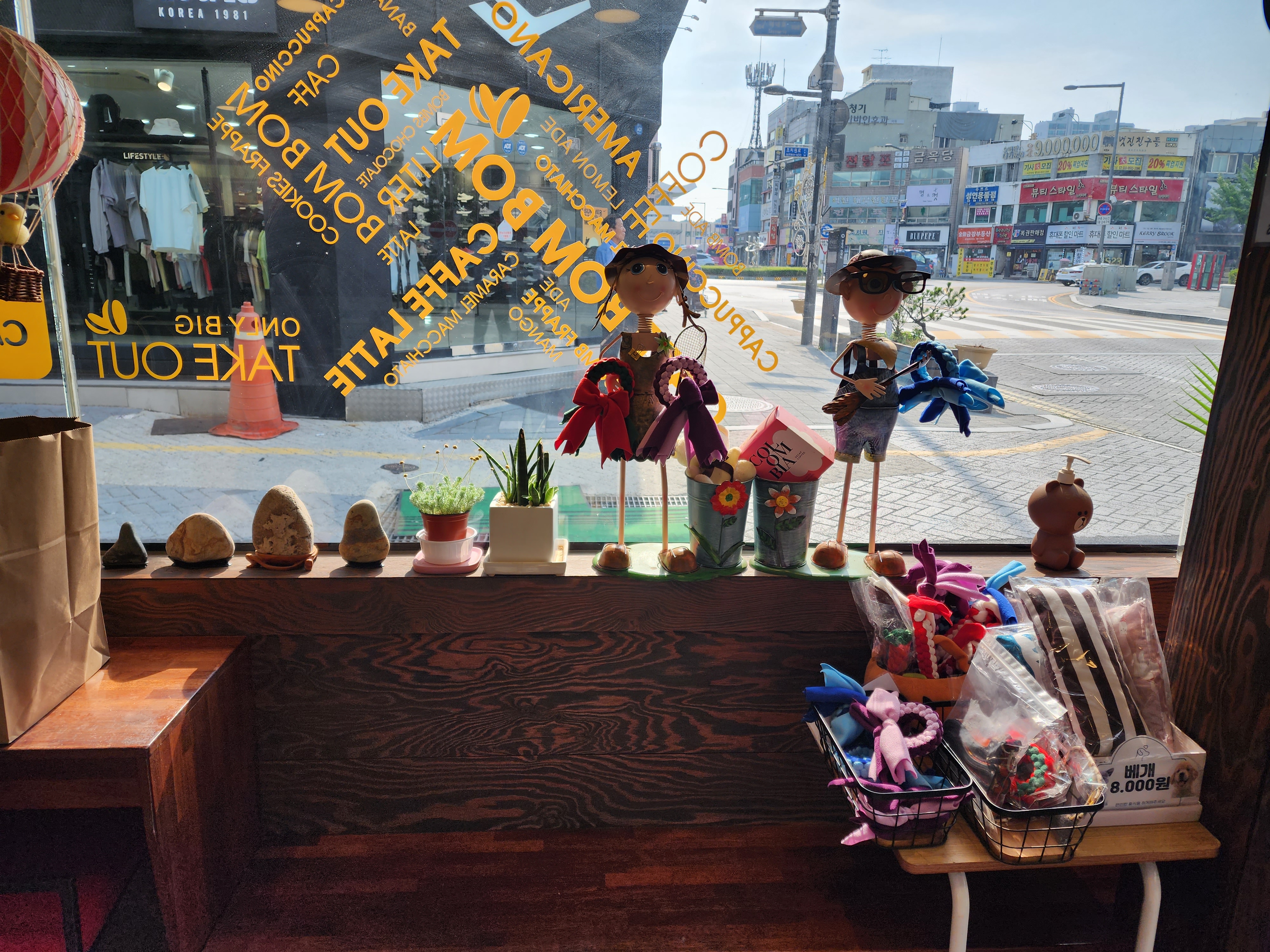 카페 봄봄 내부 인테리어