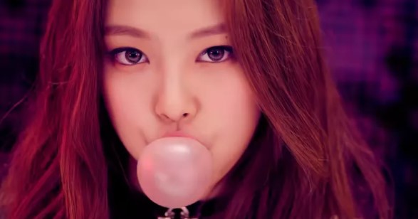 공항에서도 빛나는 제니 패션, 따라 입는 방법은?