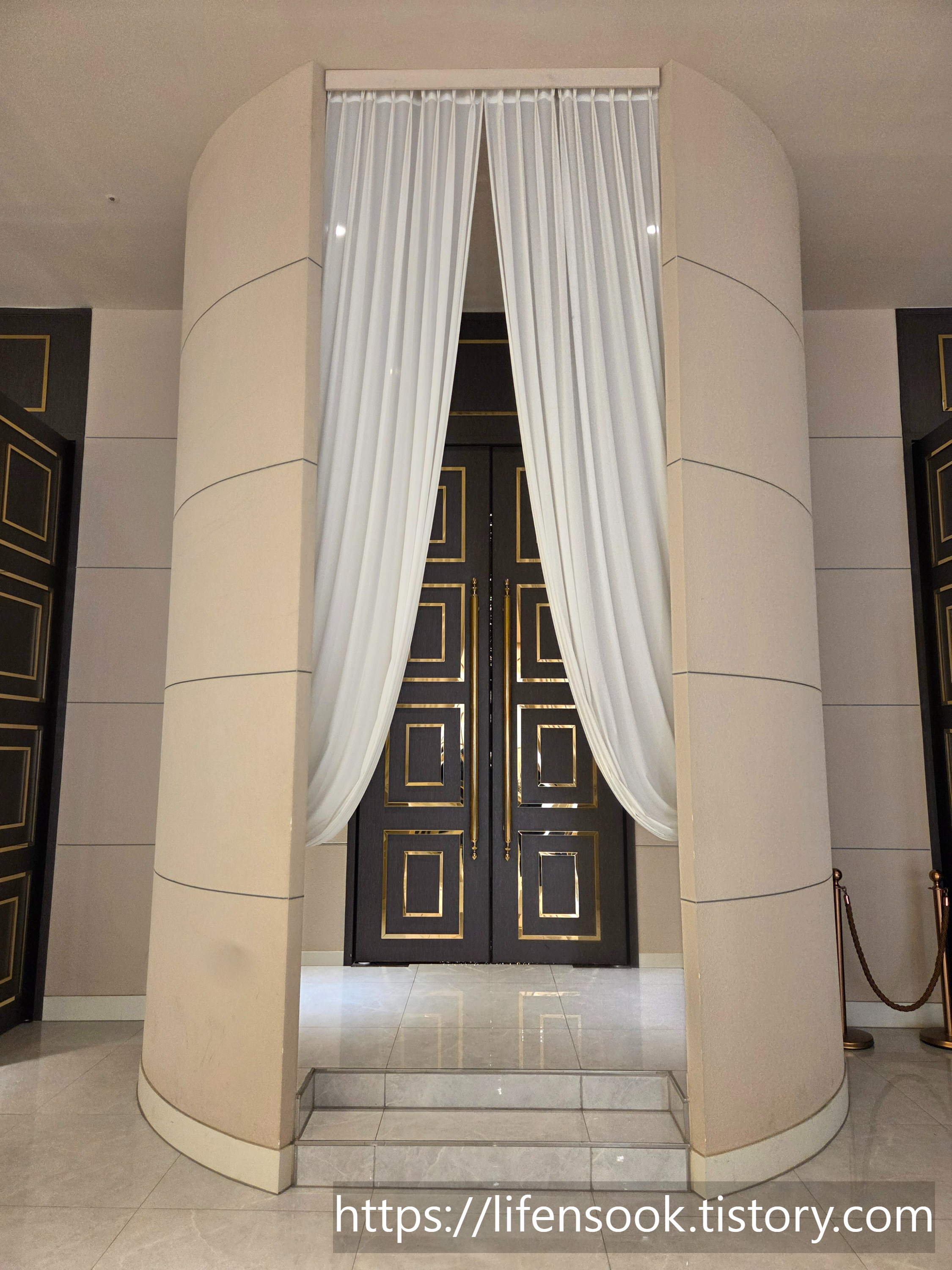 그랜드하우스 웨딩 7층 웨딩홀 입구