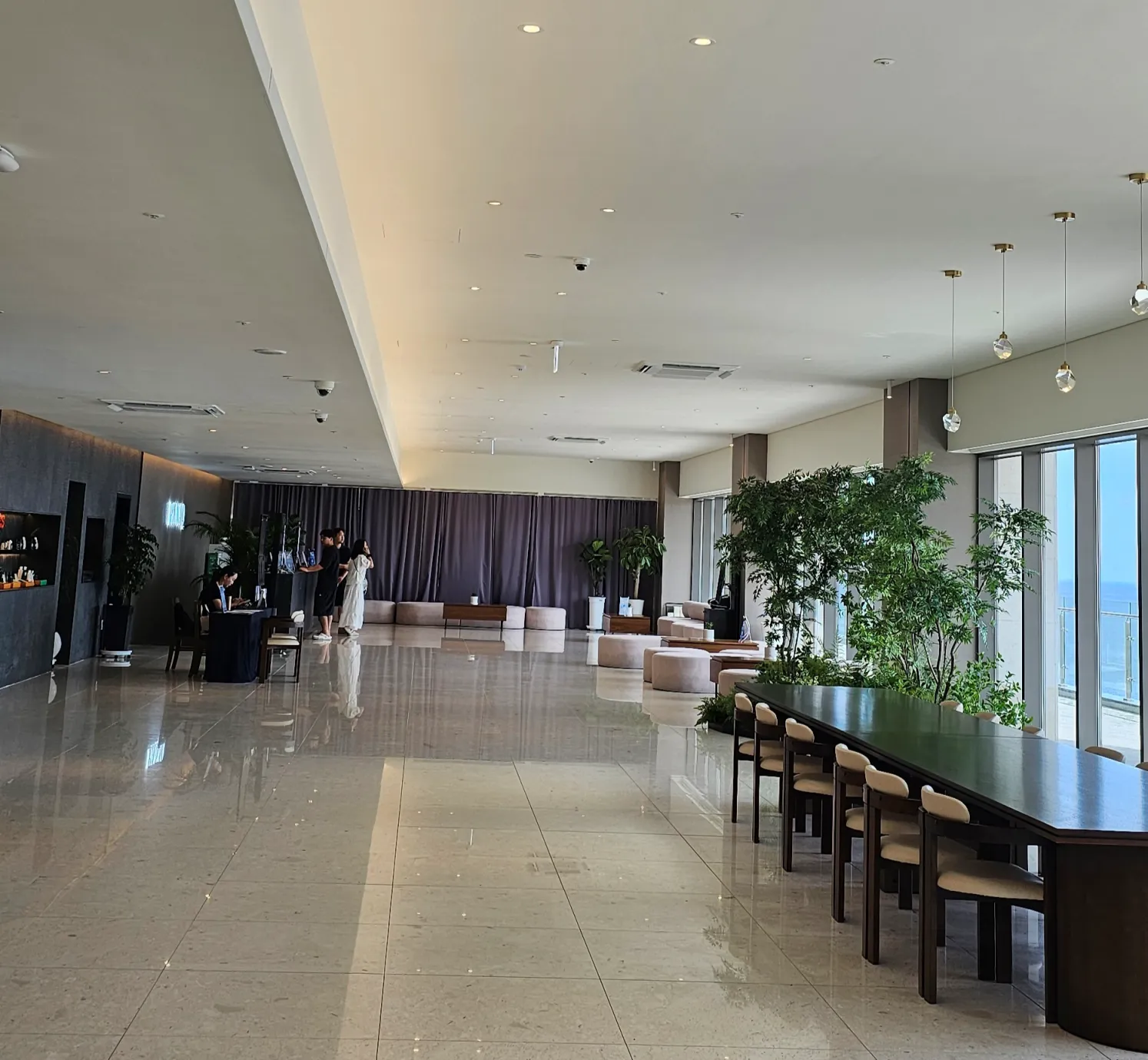 영덕 파나크 오퍼레이티드바이 소노 로비전경