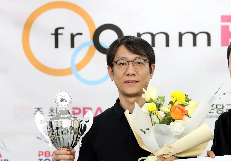 프롬 드림투어 우승자 전승래 당구선수와 황득희 당구선수 겸 PBA프로당구협회 위원