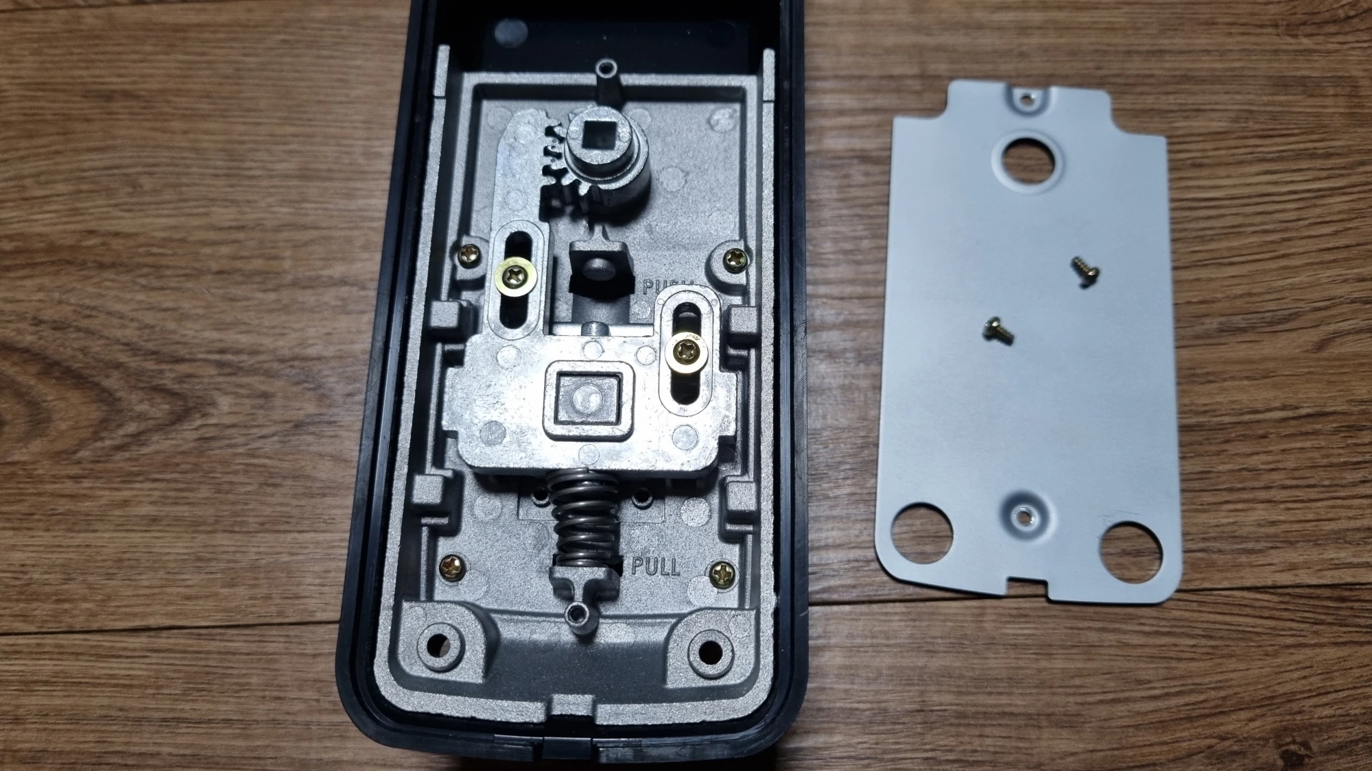 푸시풀 도어록 핸들기어 모습