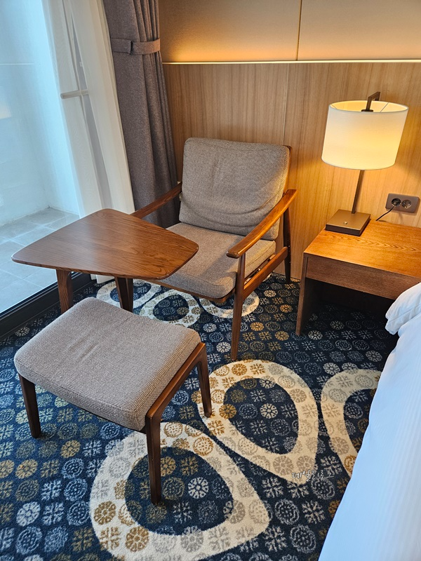 라마다호텔_객실의자