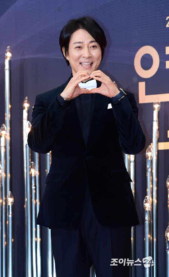 배우 최수종이 31일 오후 서울 영등포구 여의도 KBS 신관홀에서 진행된 &#39;2023 KBS 연기대상&#39; 시상식에 참석하고 있다. [사진=정소희 기자]