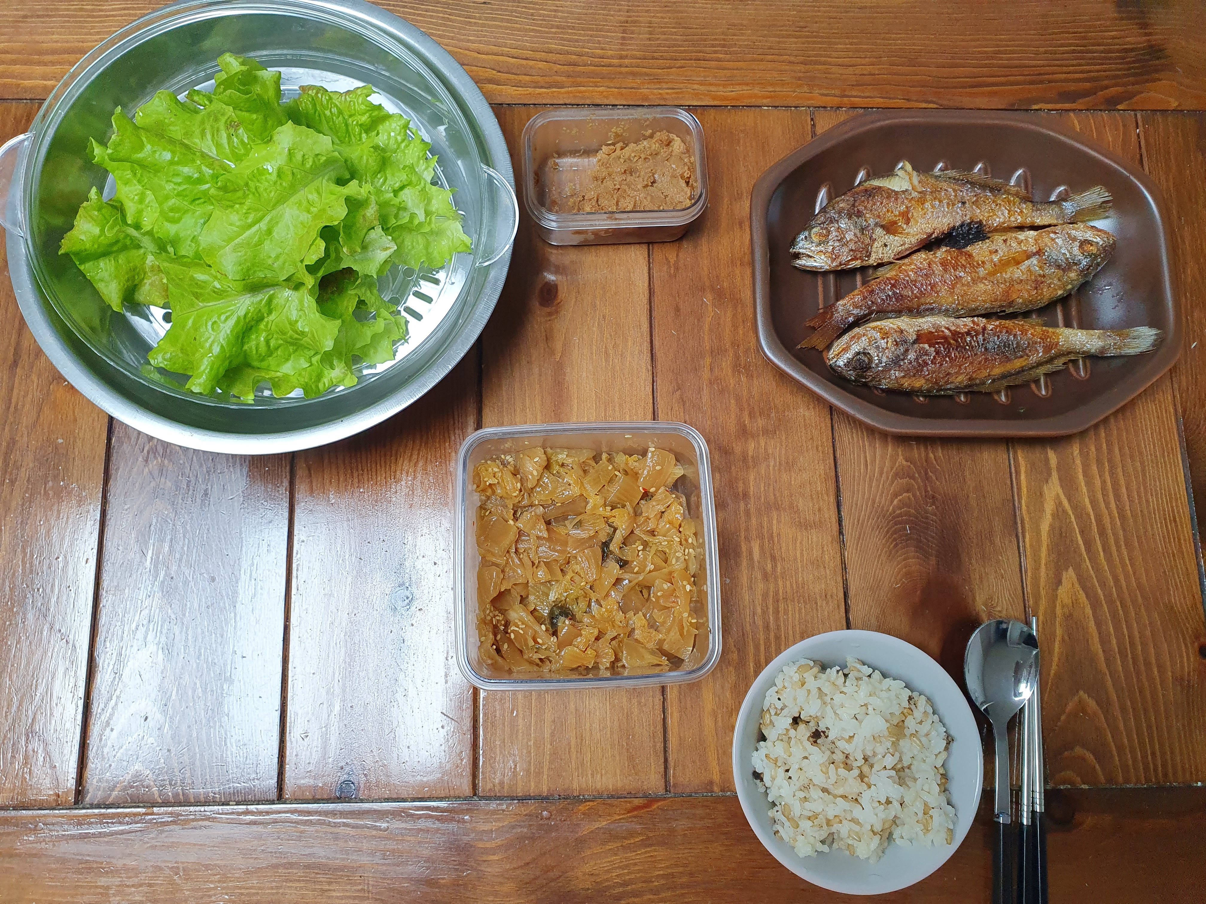 텃밭 상추와 밥