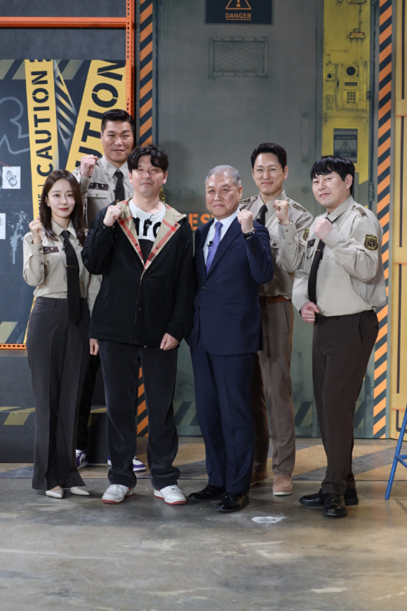 '풀어파일러4' 제작발표회에 참석한 박선영, 서장훈, 권일용, 한석준, 이진호, 그리고 황교순 CP [사진=풀어파일러4 측]