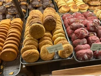 성심당 빵 추천 망고시루가 아닌 망고롤 맛은 어떨까_3