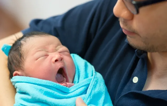 출산후 아이 아빠 모습