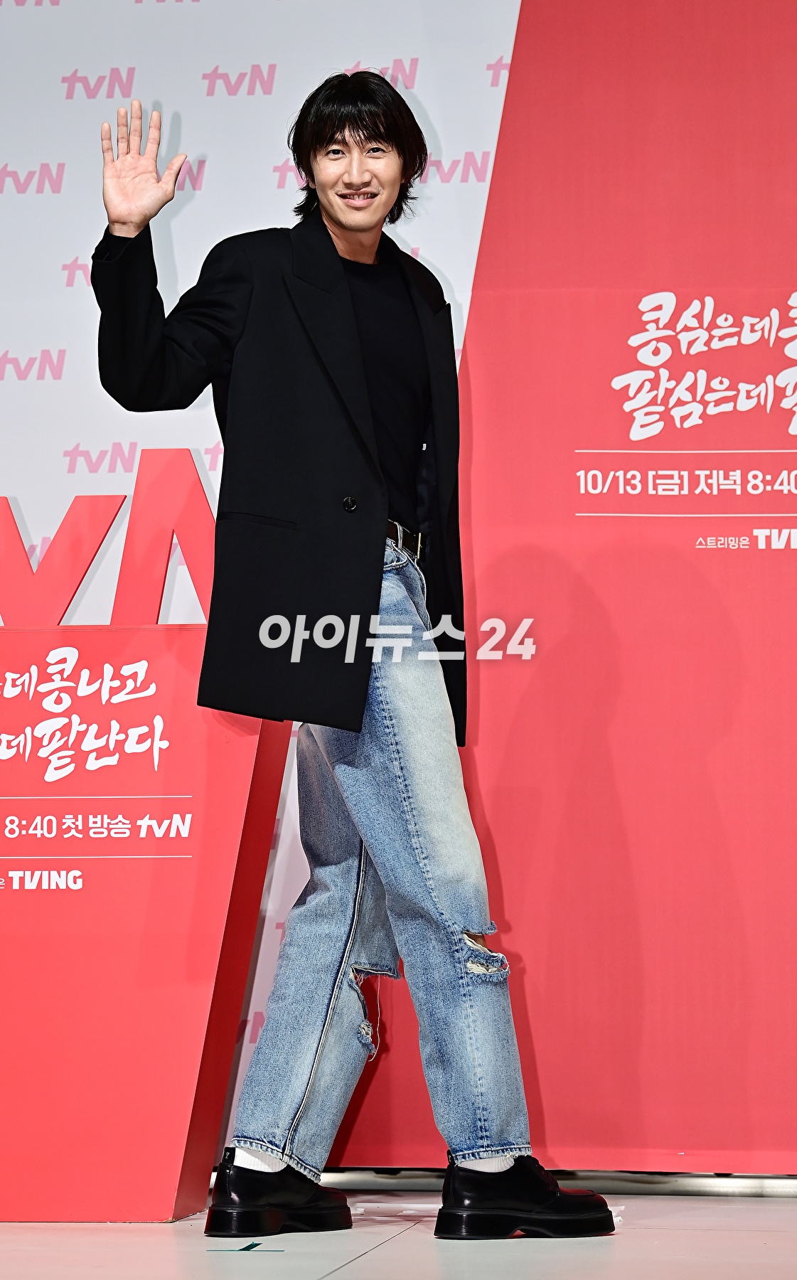 배우 이광수가 11일 오후 서울 강남구 엘리에나 호텔에서 열린 tvN &#39;콩 심은 데 콩 나고 팥 심은 데 팥 난다&#39; 제작발표회에서 포토타임을 갖고 있다. [사진=곽영래 기자]