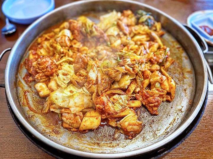 알토란 김형우 대박집 대표 닭갈비 연 매출 100억 신화 맛있는 닭갈비집 춘천 맛집 위치 메뉴 가격 정보
