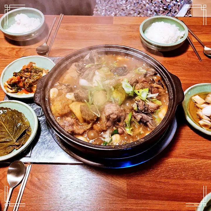 픽업 트렌드스페셜 히트맨 맛VS멋 춘천 남춘천역 쫄깃함으로 승부 오골계의 히트 비결 오골계 숯불 구이 맛집 추천