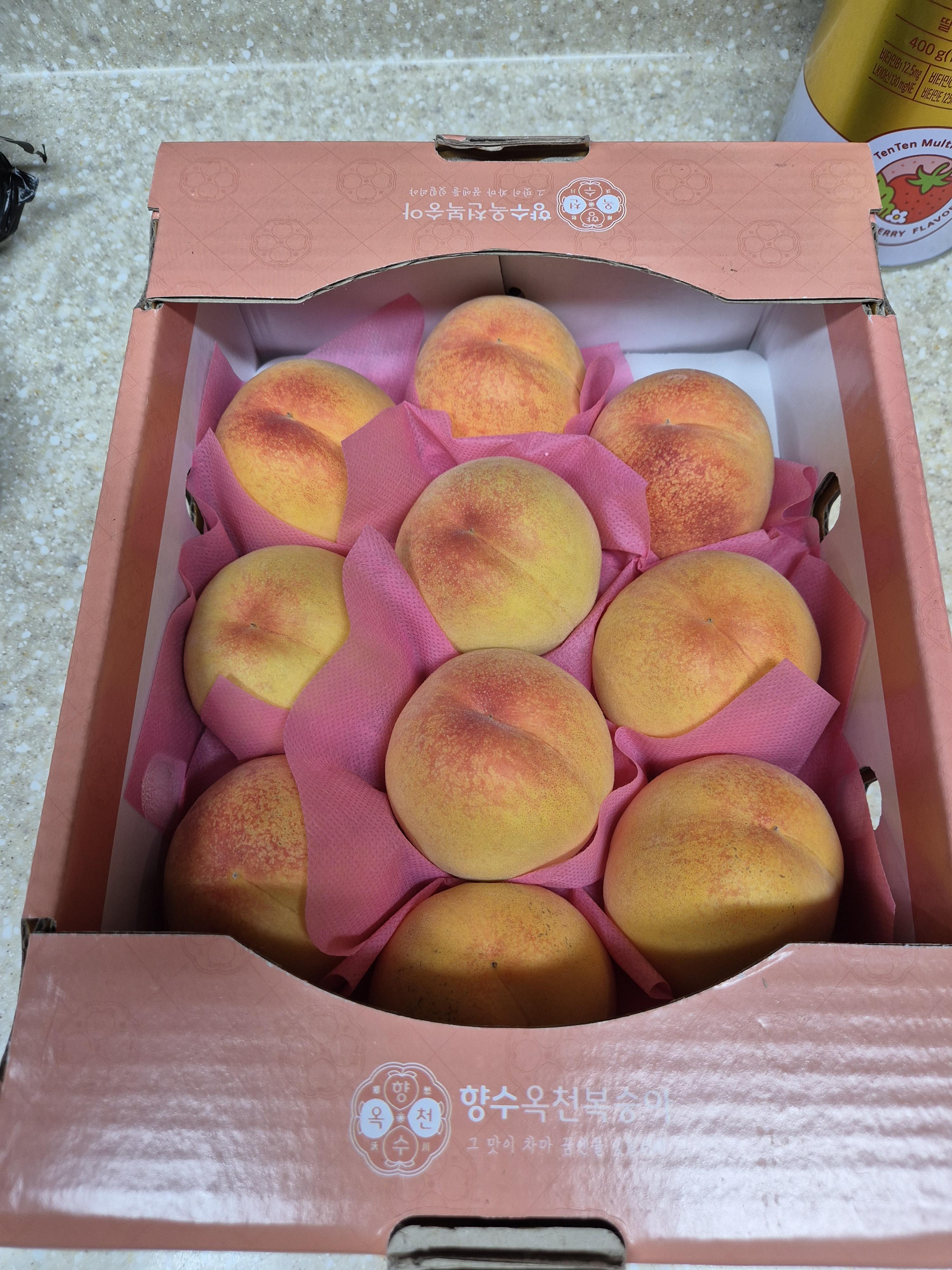 10개 들어간 2kg 사비나 황도 복숭아