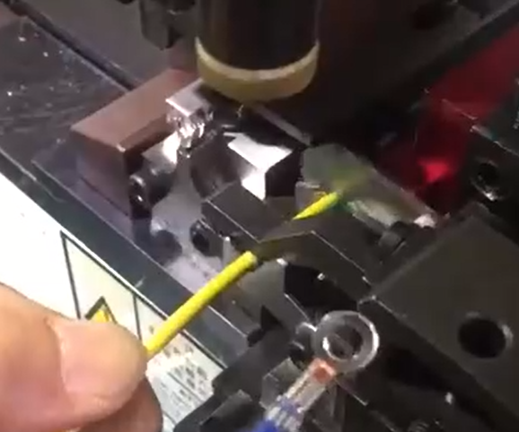 작은터미널 반자동 압착기계