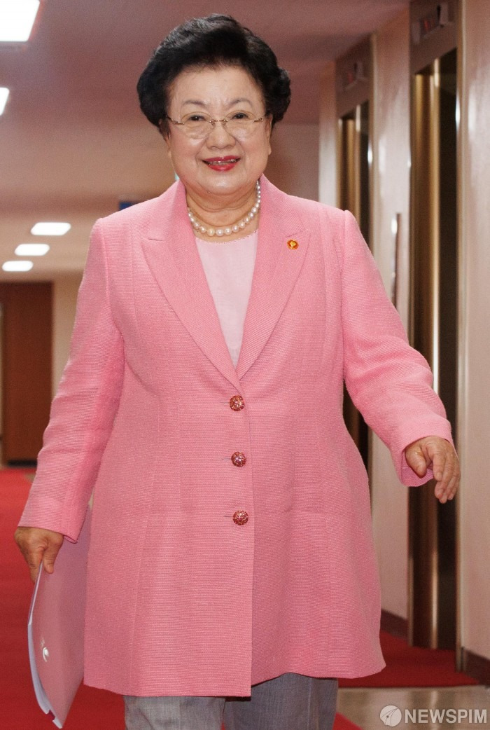 이배용 근태 예결위 불참 휴가