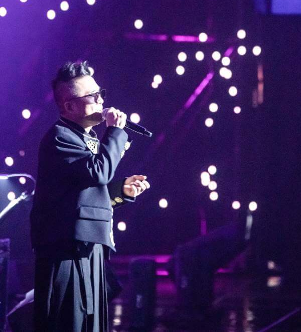 김건모 라이브 투어 콘서트 장면