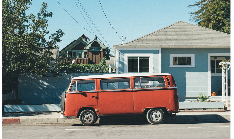 차량 연식에 있어 보이는 충고차 사진