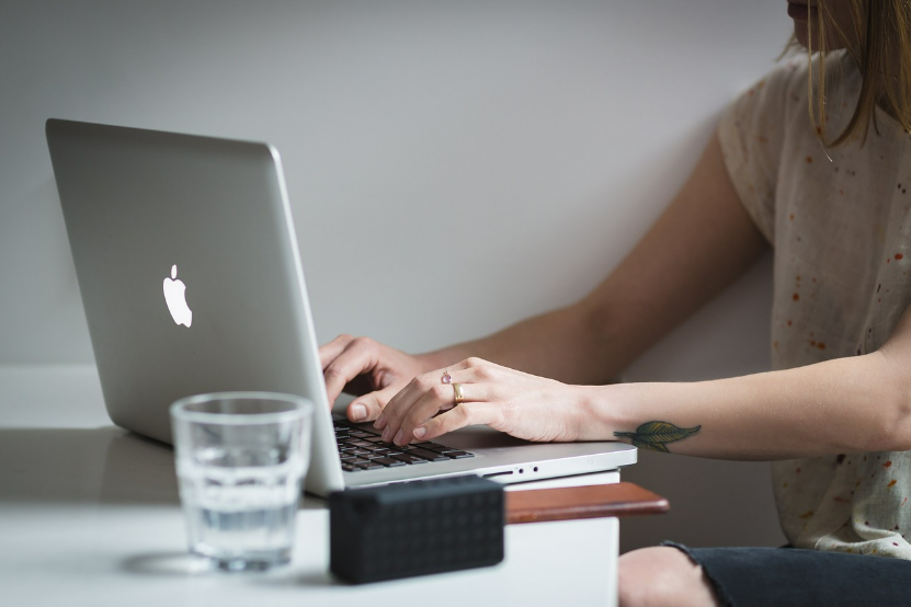 노트북 하는 사진