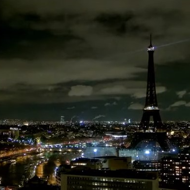 어스아워 에펠탑