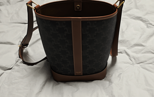 셀린느트리오프스몰버킷백겉면