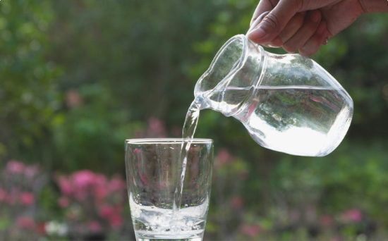 과도한 물과 채소 섭취의 위험성 분석 관련 이미지