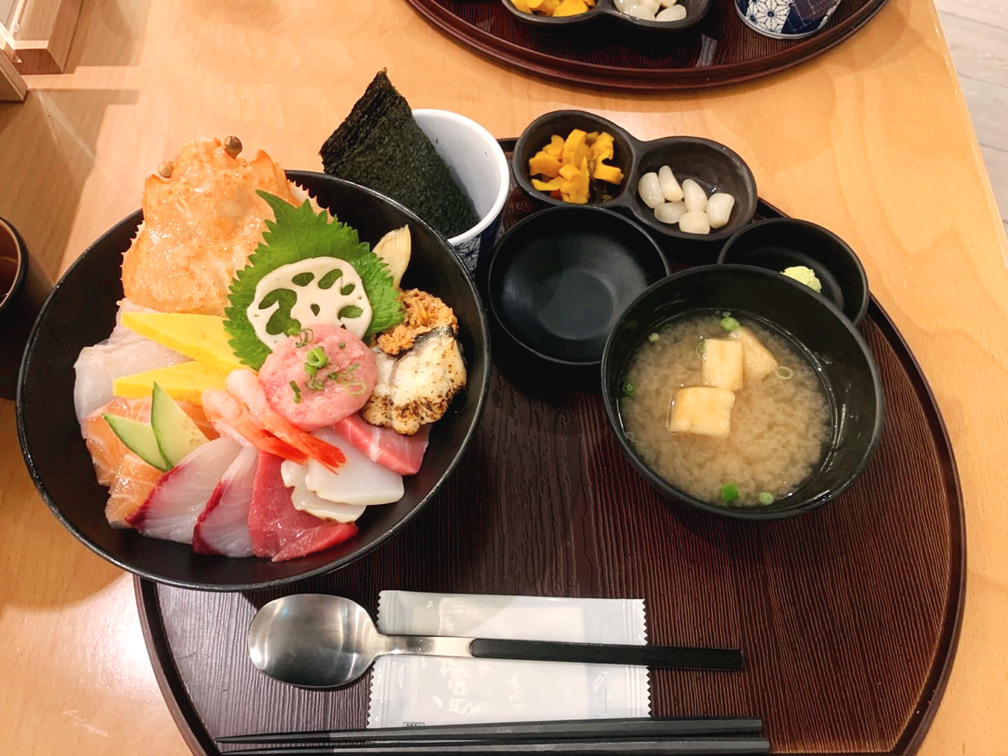 우니도-카이센동