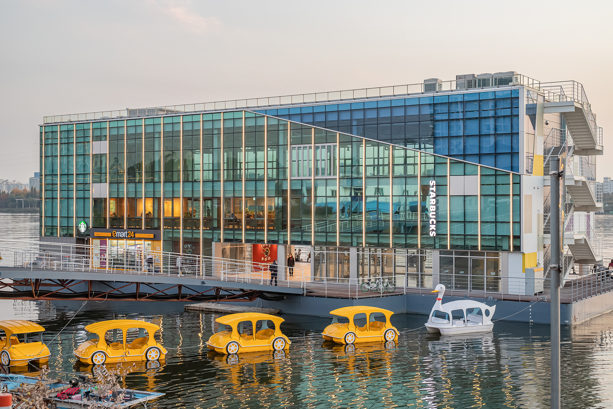 스타벅스 한강망원
한강망원 스타벅스
망원한강공원
한강공원 스타벅스