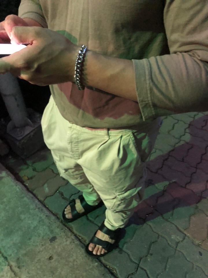 데일리 룩(오뭘입)_무신사스탠다드 슬리브티, 자라 카고바지, 버켄스탁 샌들, OOTD