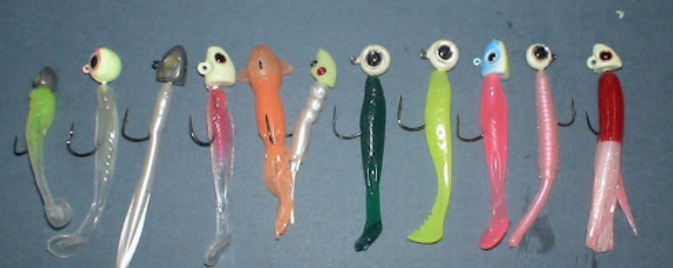 지그헤드의 다양한 헤드모양과 웜이 꼽혀진 사진