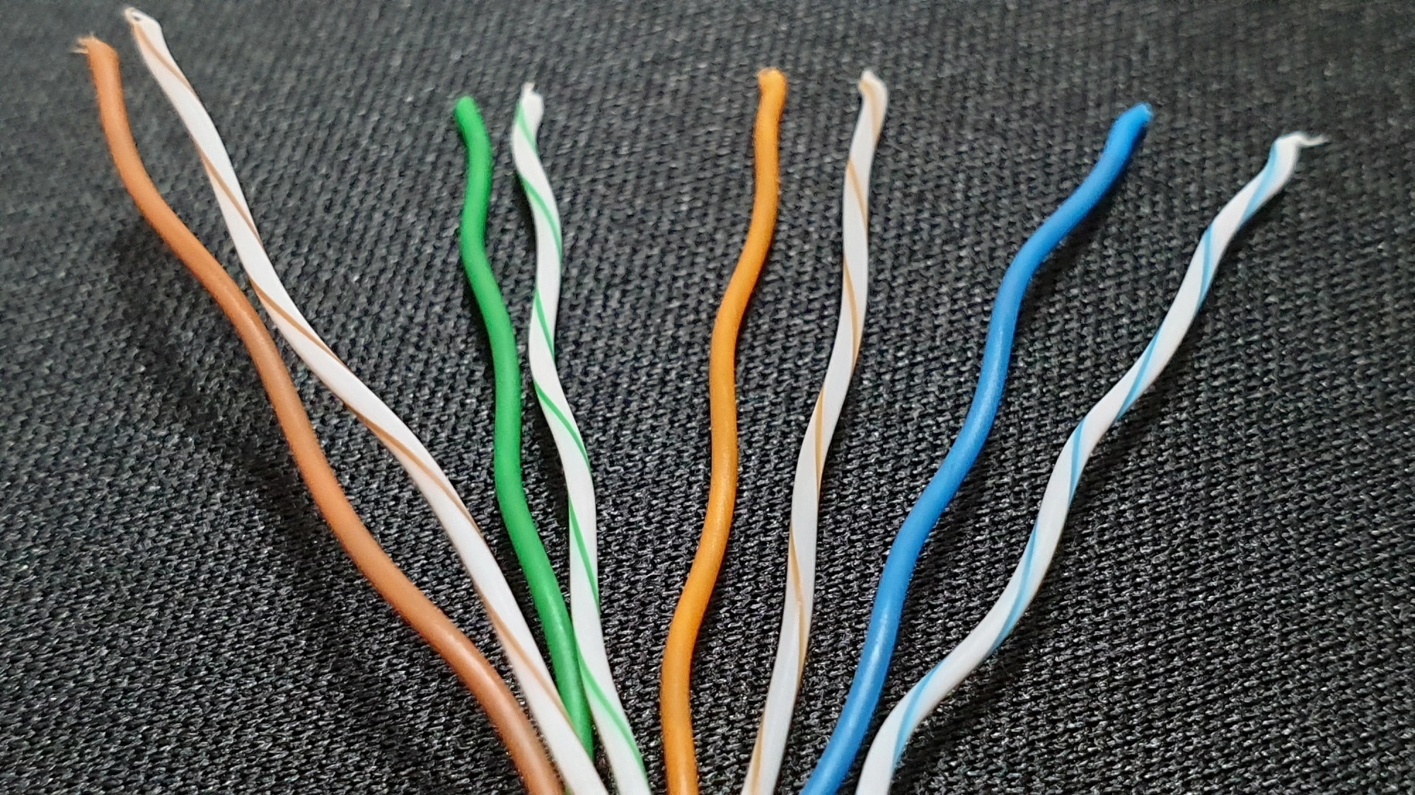 인터넷 케이블 선 분리 모습