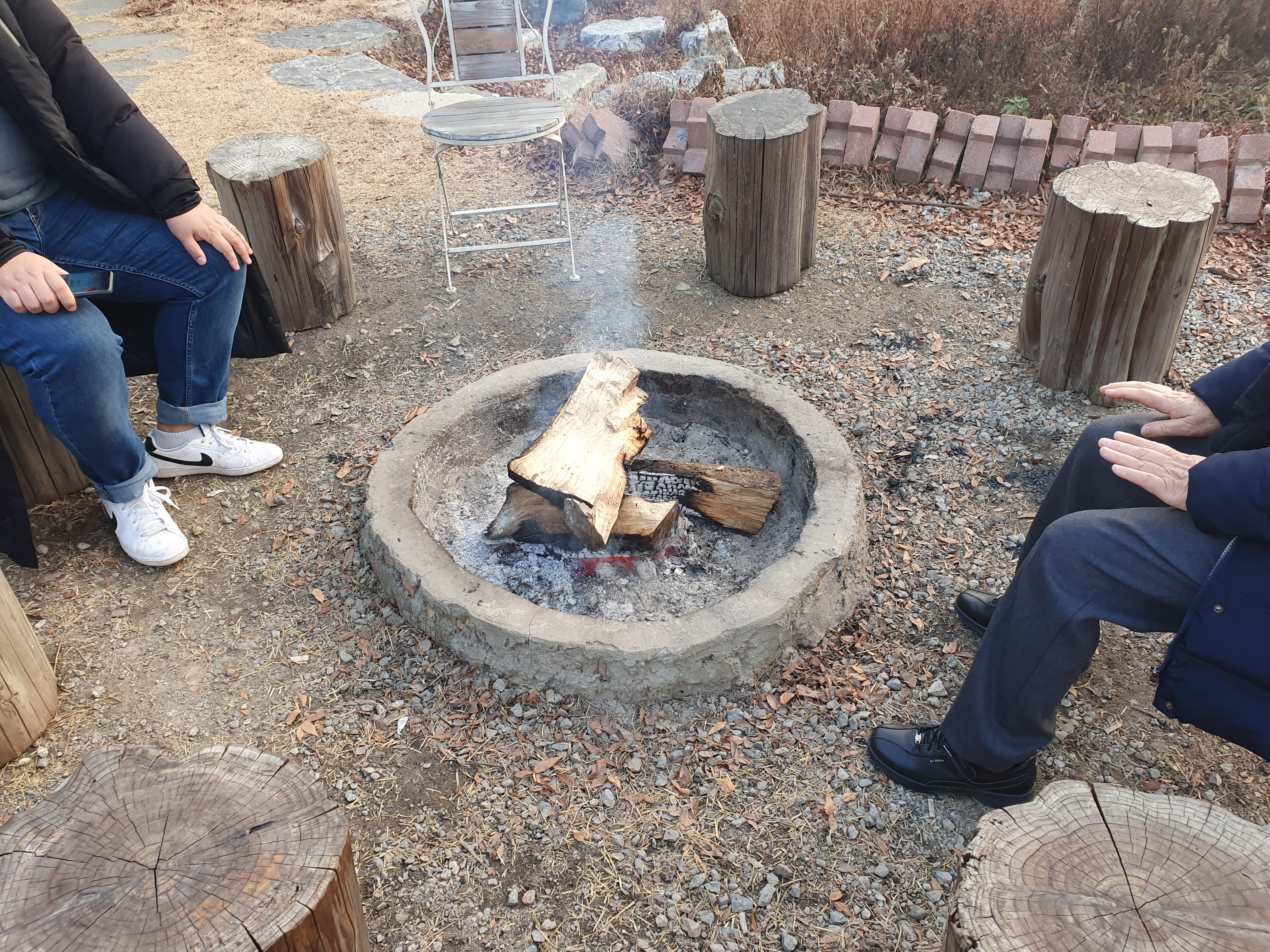 더정감카페모닥불