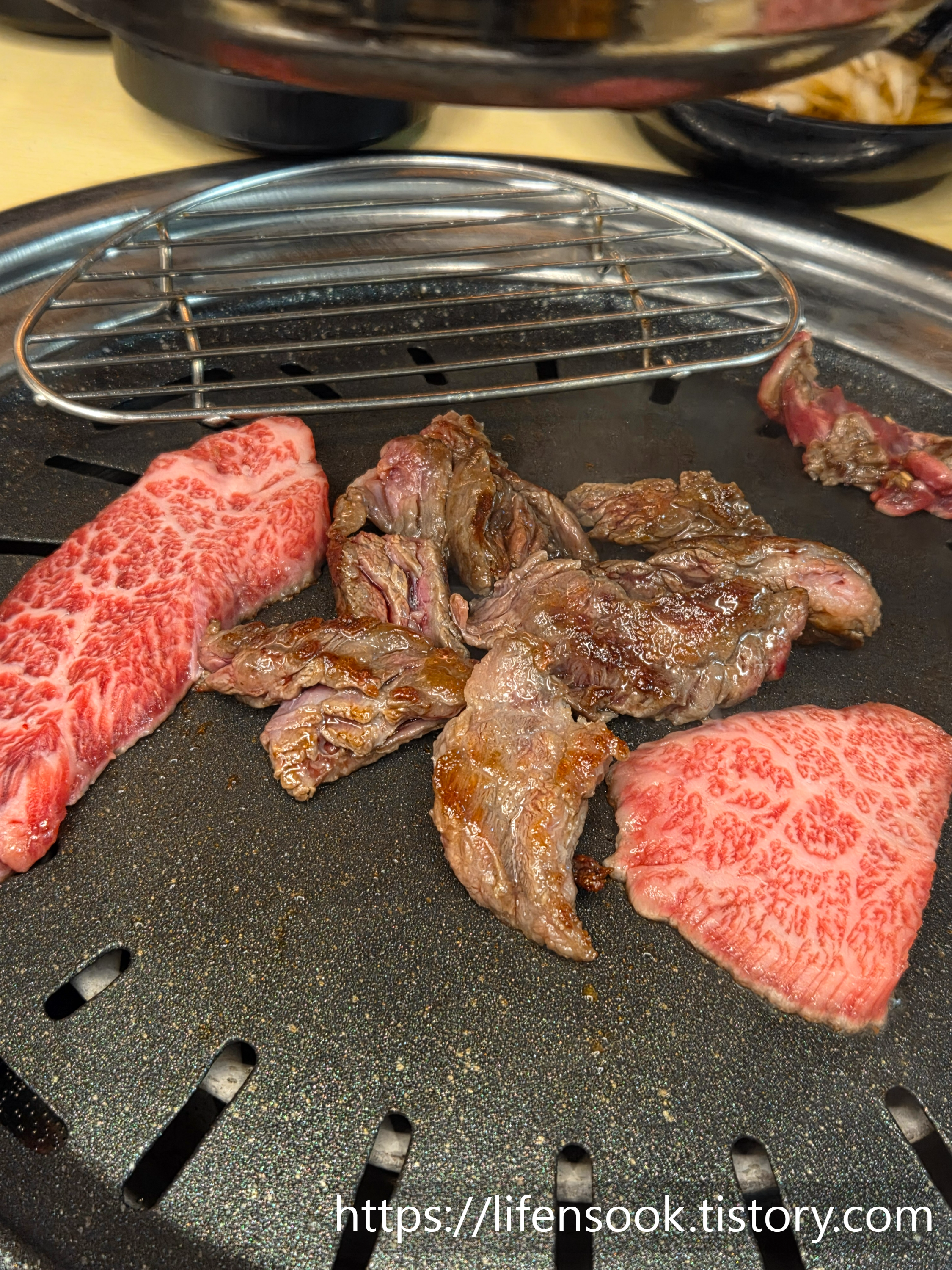 마장먹자골목 타운 2층 호남집 불판 위 소고기 2