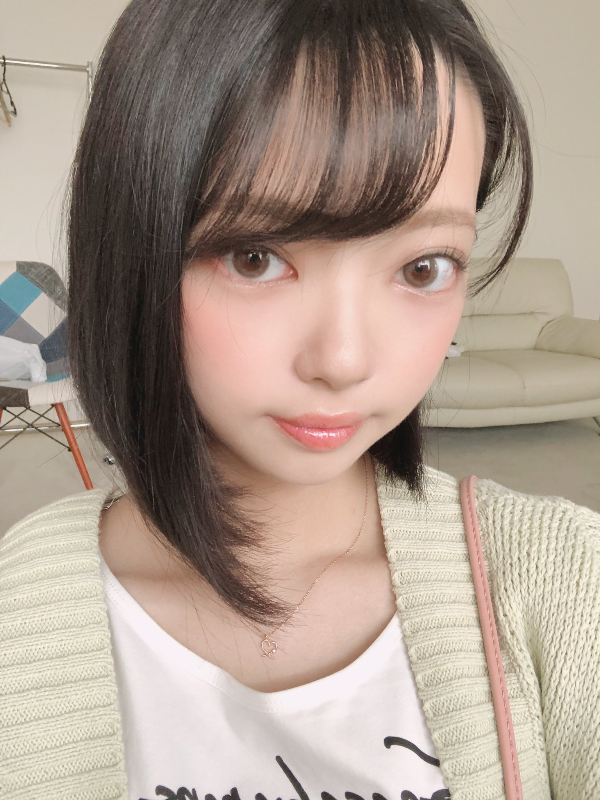 무표정한 매력의 츠부라 아무 (Amu Tsubura) 사진