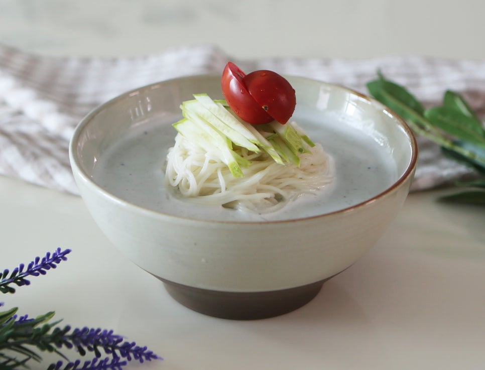 서리태 콩국수