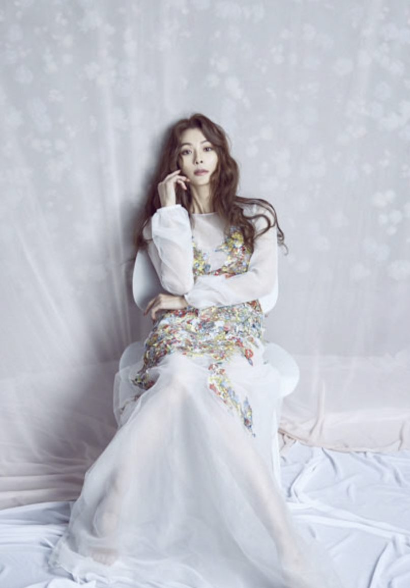 윤소이 화보