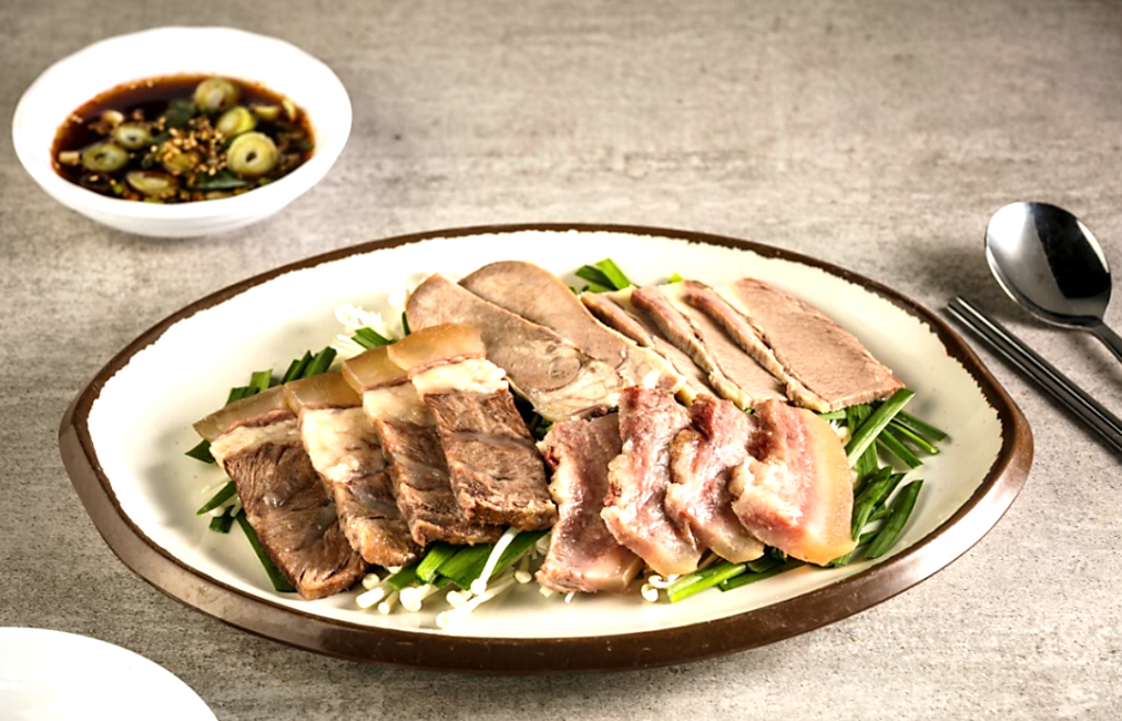 수원 유치회관의 소머리수육