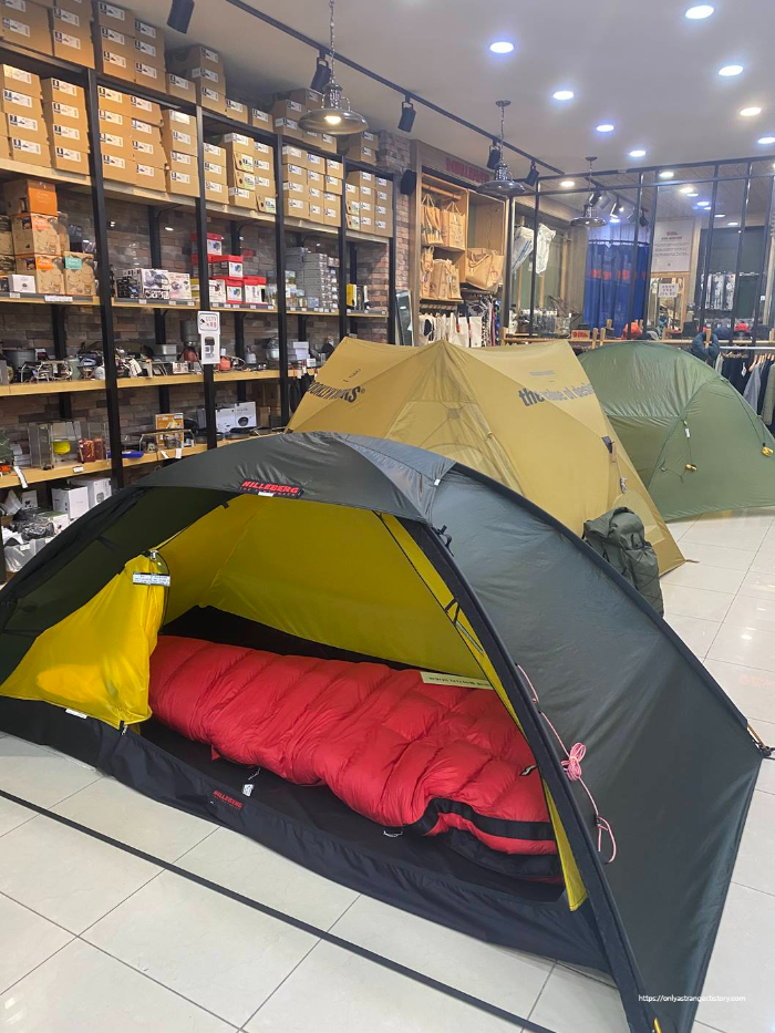 야호캠핑 1층 텐트 및 침낭류