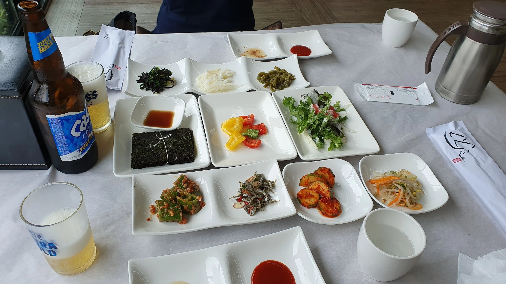 낙지탕탕이와 함께 나온 목포 맛집 반찬과 시원한 맥주